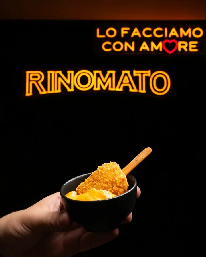 Insegna al neon Rinomato: Lo facciamo con amore