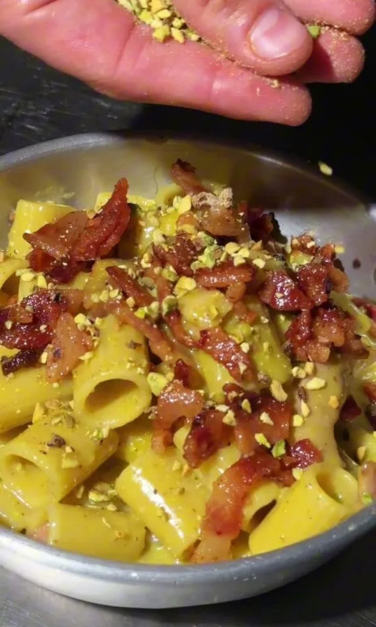 Mezze maniche alla Carbopistacchio – anteprima video